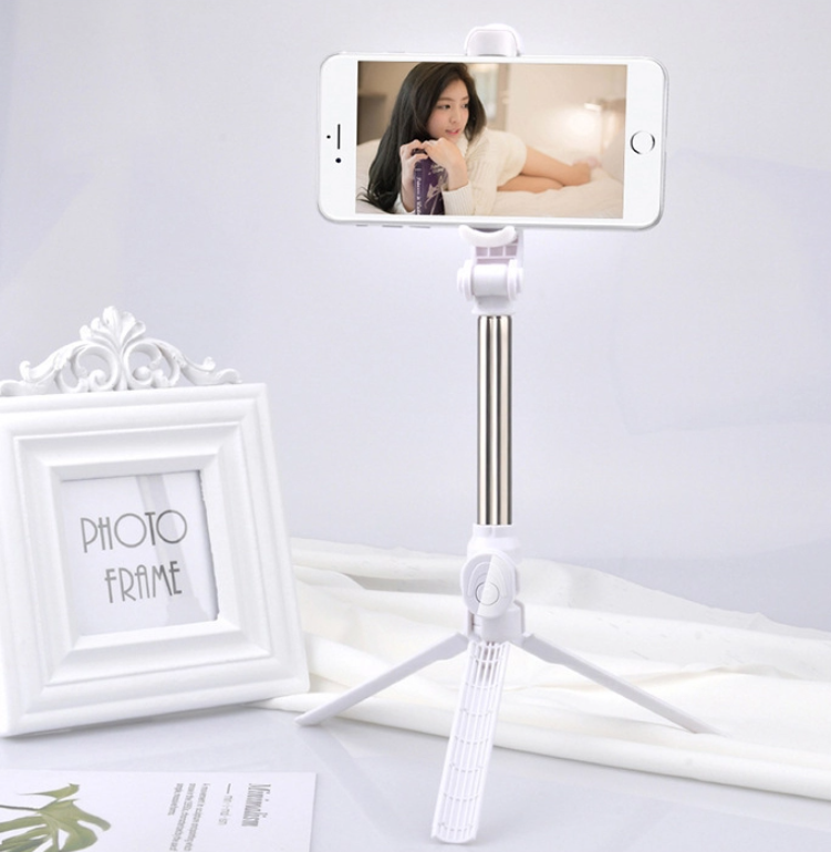 Selfie Stick Wireless Bluetooth For Android IOS Phones Ajustable Foldable Stretchable Selfie Stick And Tripod